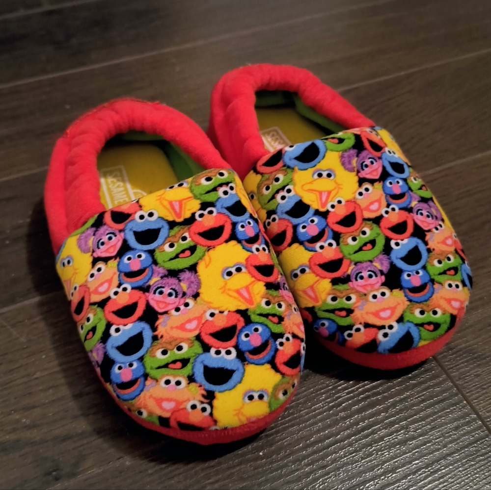 Sesame Street Kids Slippers - Red and Yellow